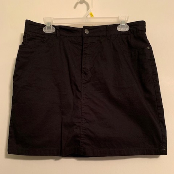 Croft & Barrow Black Skort - Picture 1 of 3